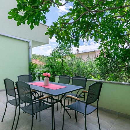 Apartment Ivano Дуги Рат Екстериор снимка
