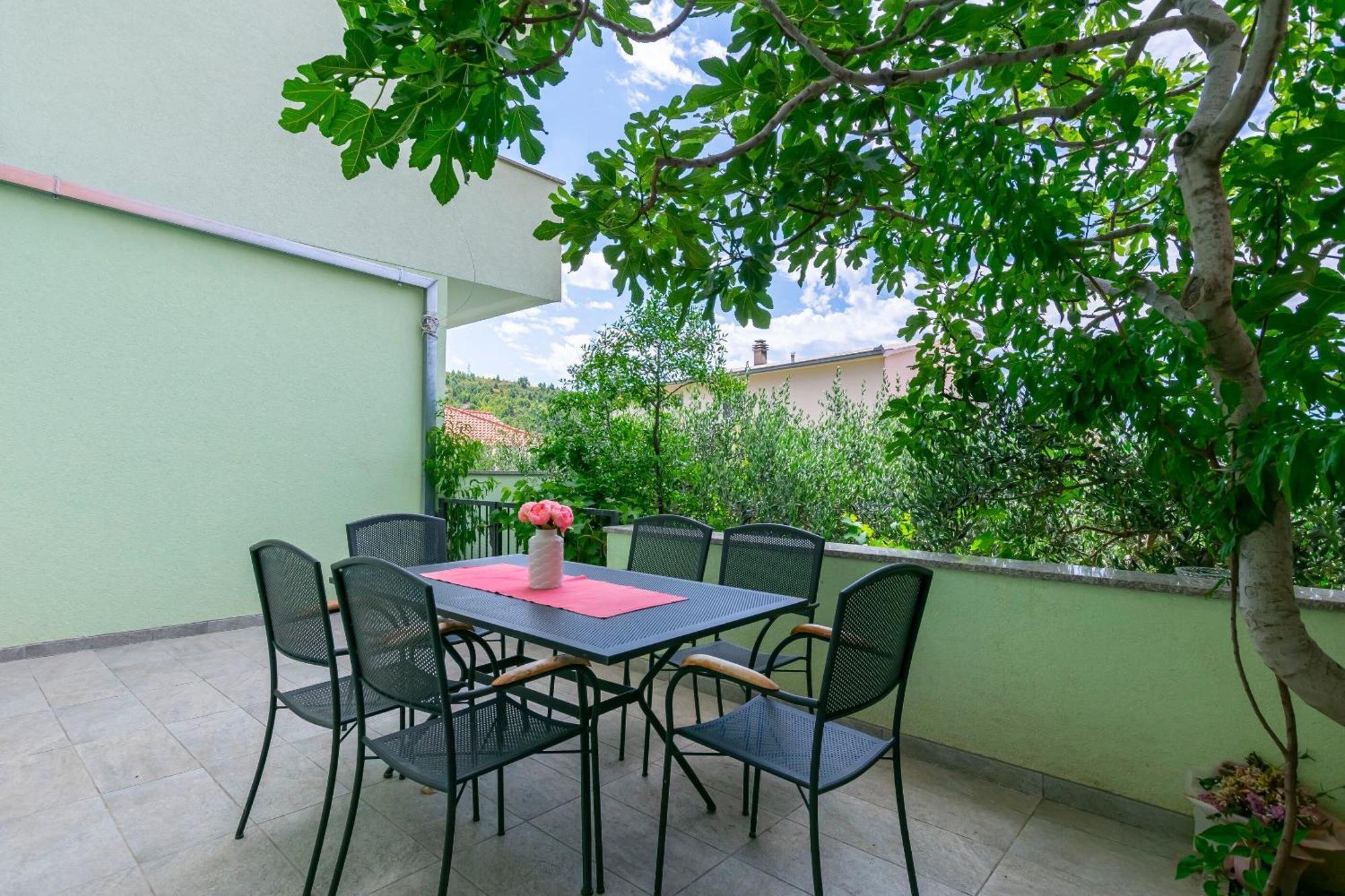 Apartment Ivano Дуги Рат Екстериор снимка