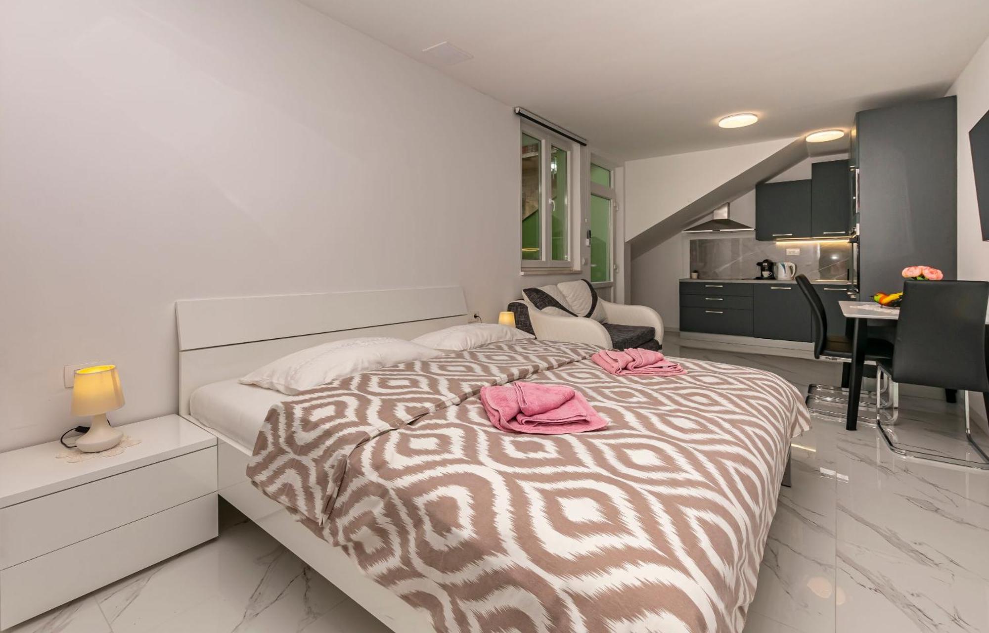Apartment Ivano Дуги Рат Екстериор снимка