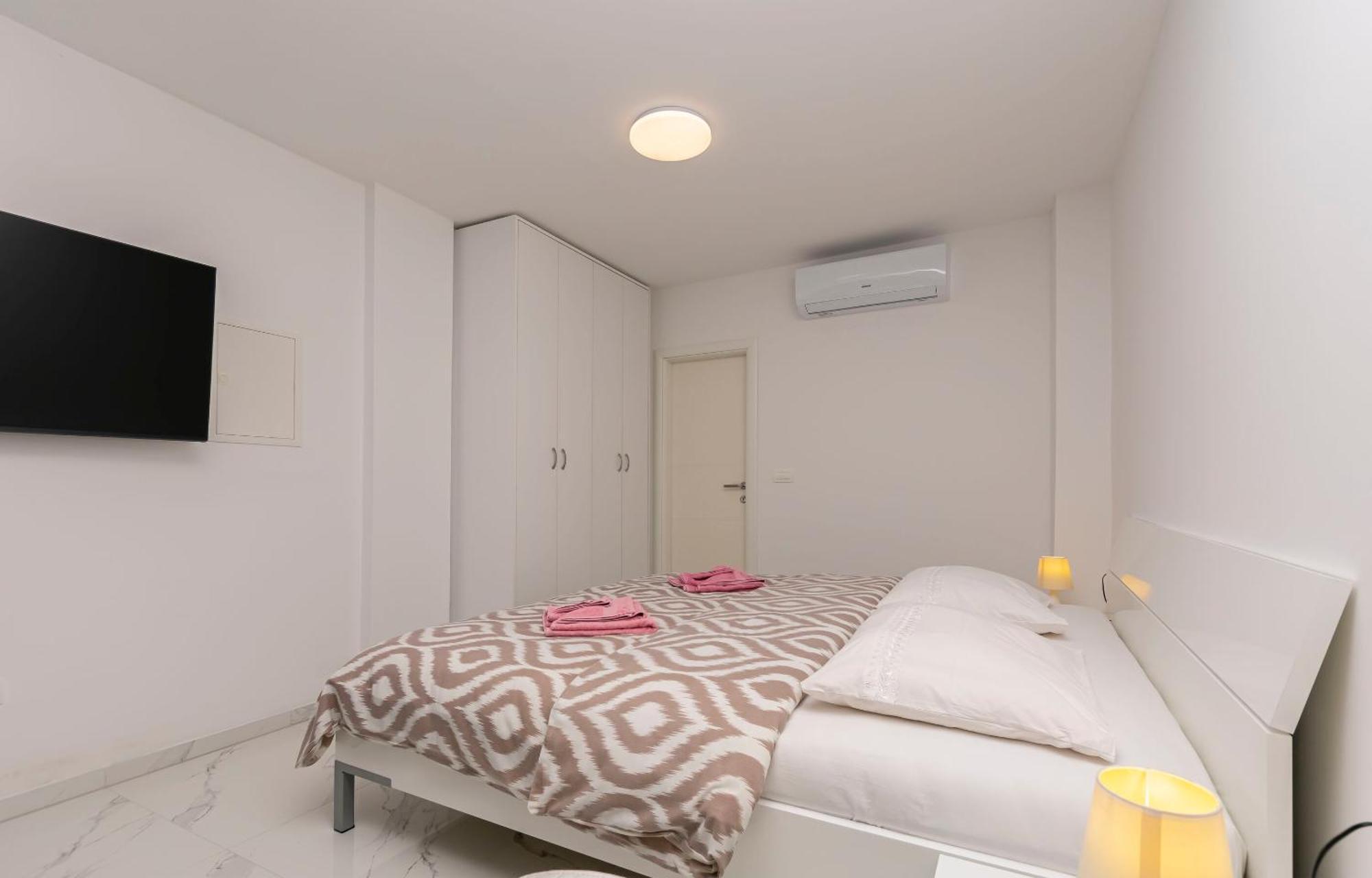 Apartment Ivano Дуги Рат Екстериор снимка