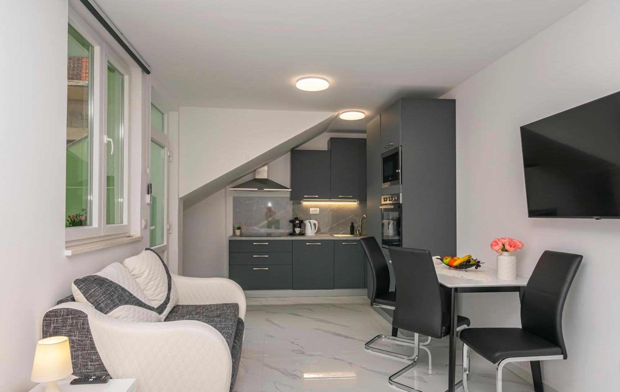 Apartment Ivano Дуги Рат Екстериор снимка
