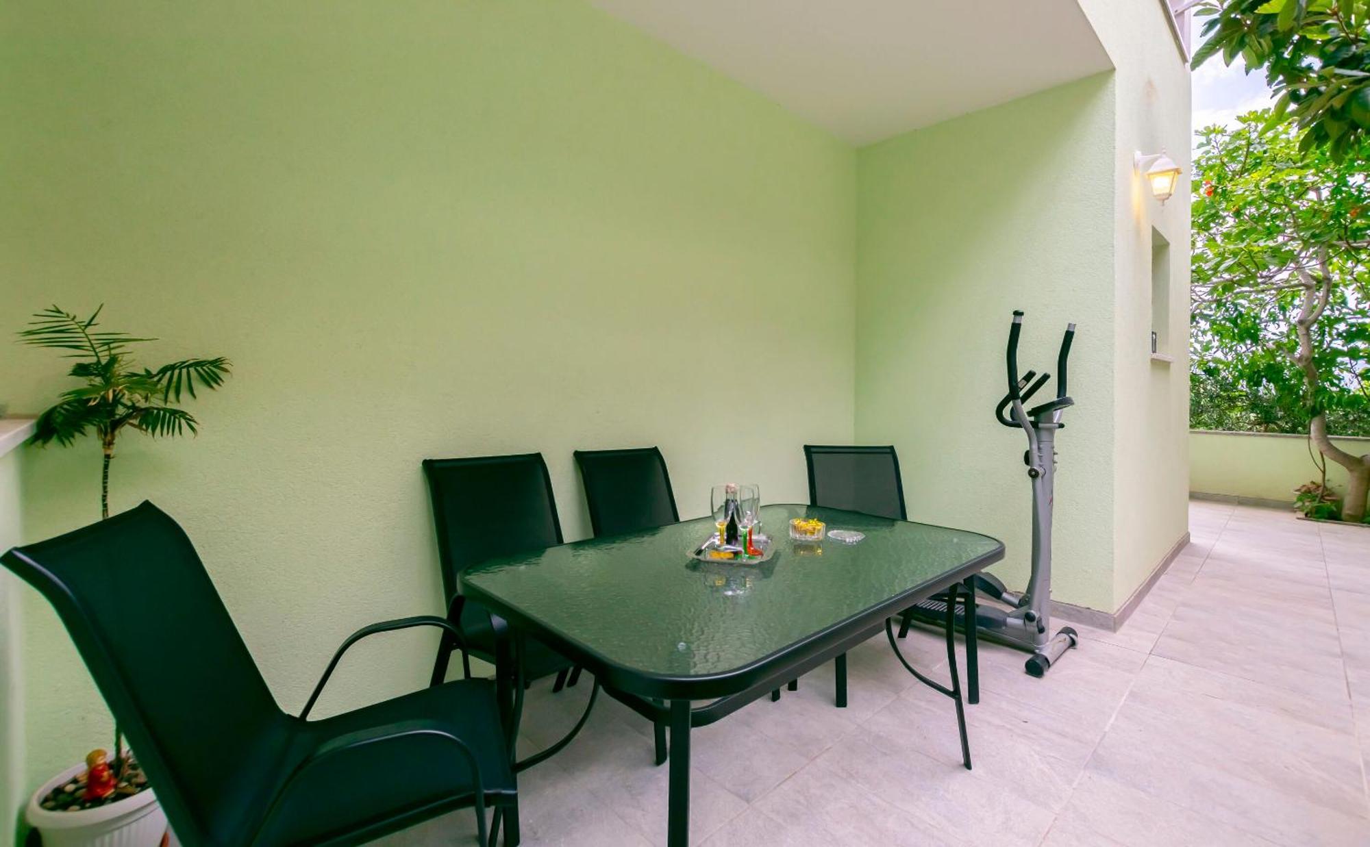 Apartment Ivano Дуги Рат Екстериор снимка