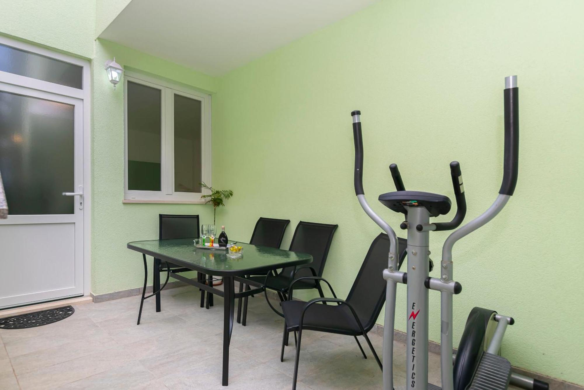 Apartment Ivano Дуги Рат Екстериор снимка
