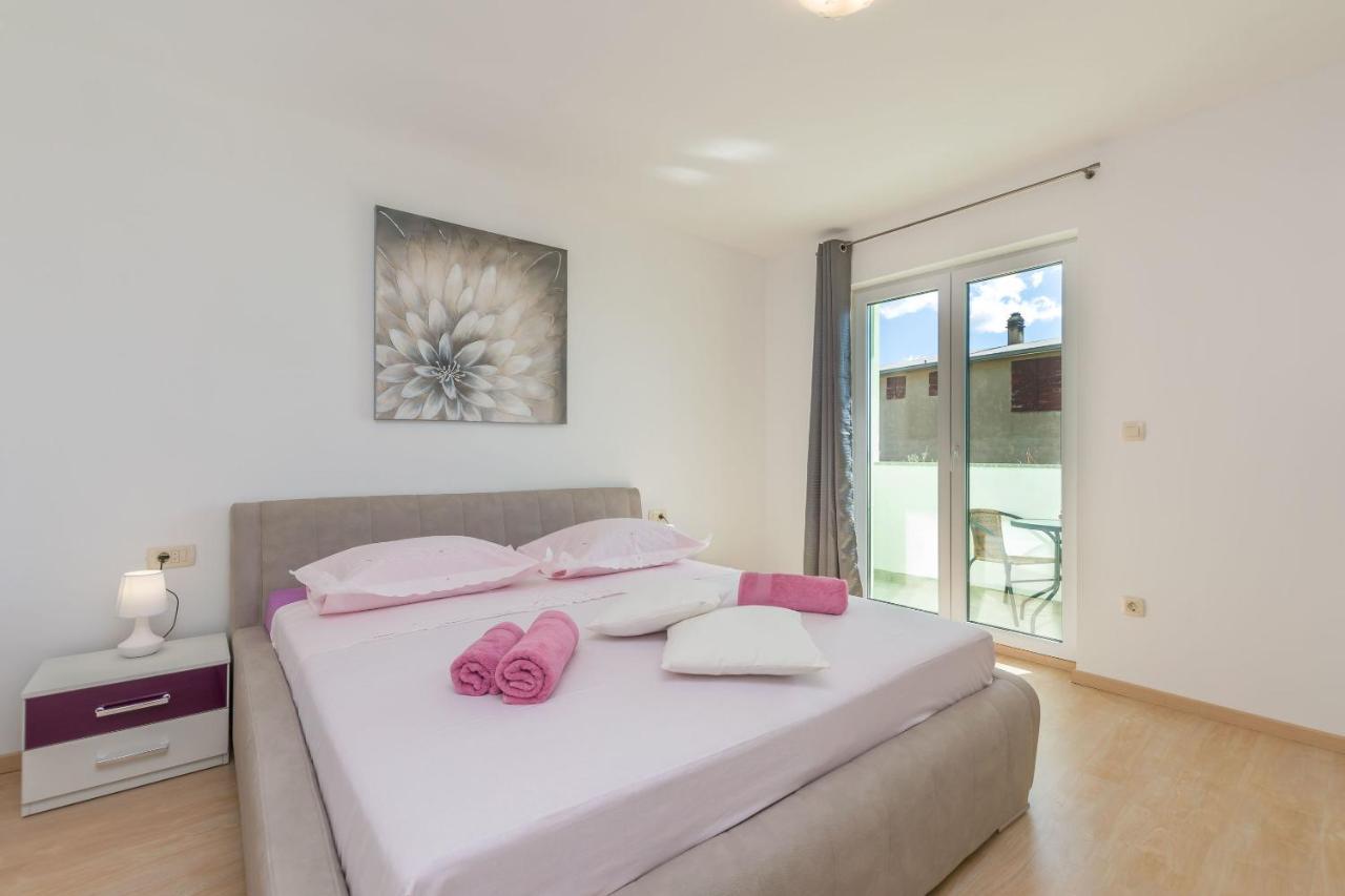 Apartment Ivano Дуги Рат Екстериор снимка